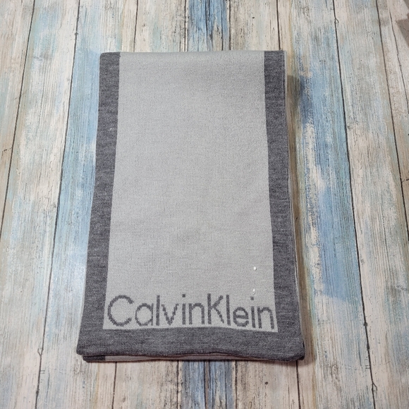 Calvin klein Reversible Scarf. - Picture 1 of 8